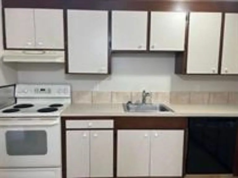 703 Broadway St #4 — Photo 7