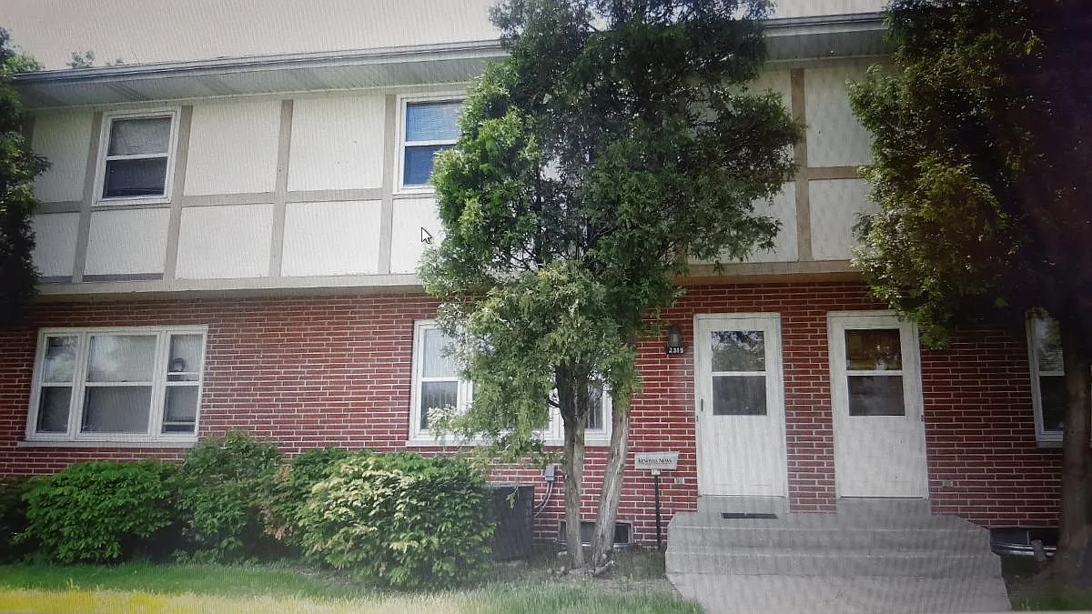 3 bed, 1.5 bath, 1400 sqft, $1,625 — Photo 1