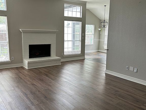 3rd image of 3903 Seville Ln