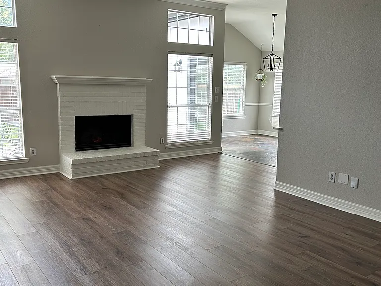 3903 Seville Ln — Photo 3
