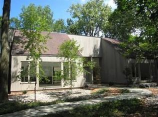 17475 S Woodland Rd, Shaker Hts, OH 44120