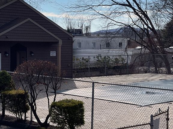 3rd image of 166 Old Brookfield Rd #15-5