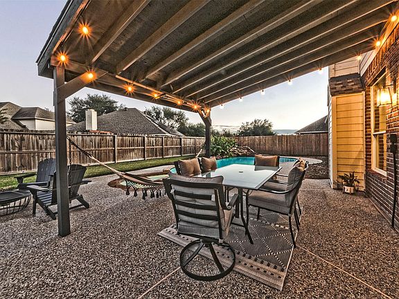 3rd image of 168 Greenridge Cir