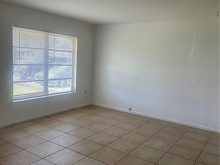 213 10th St NW — Photo 9