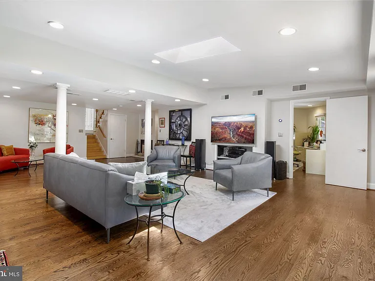 9504 Wadsworth Dr — Photo 35