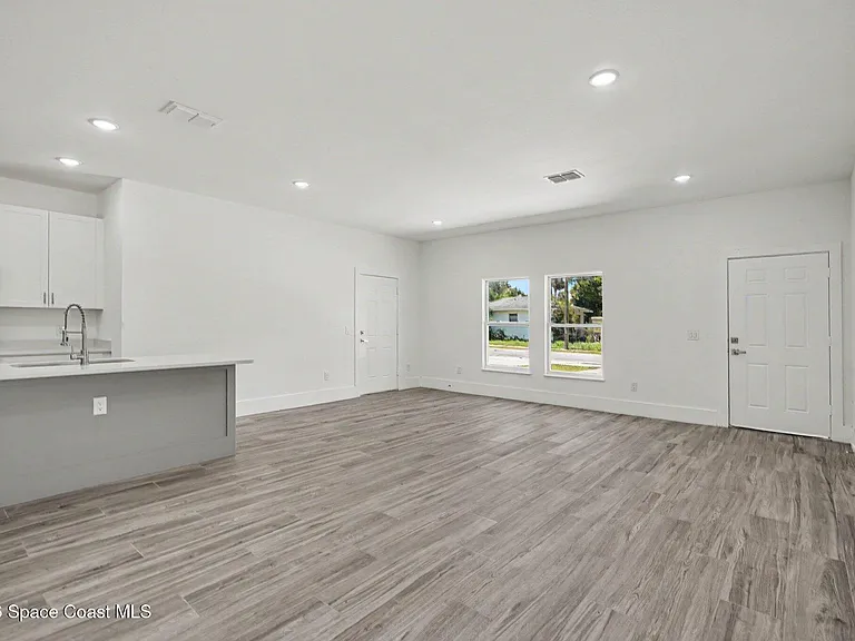 19 Travis St #101 — Photo 2