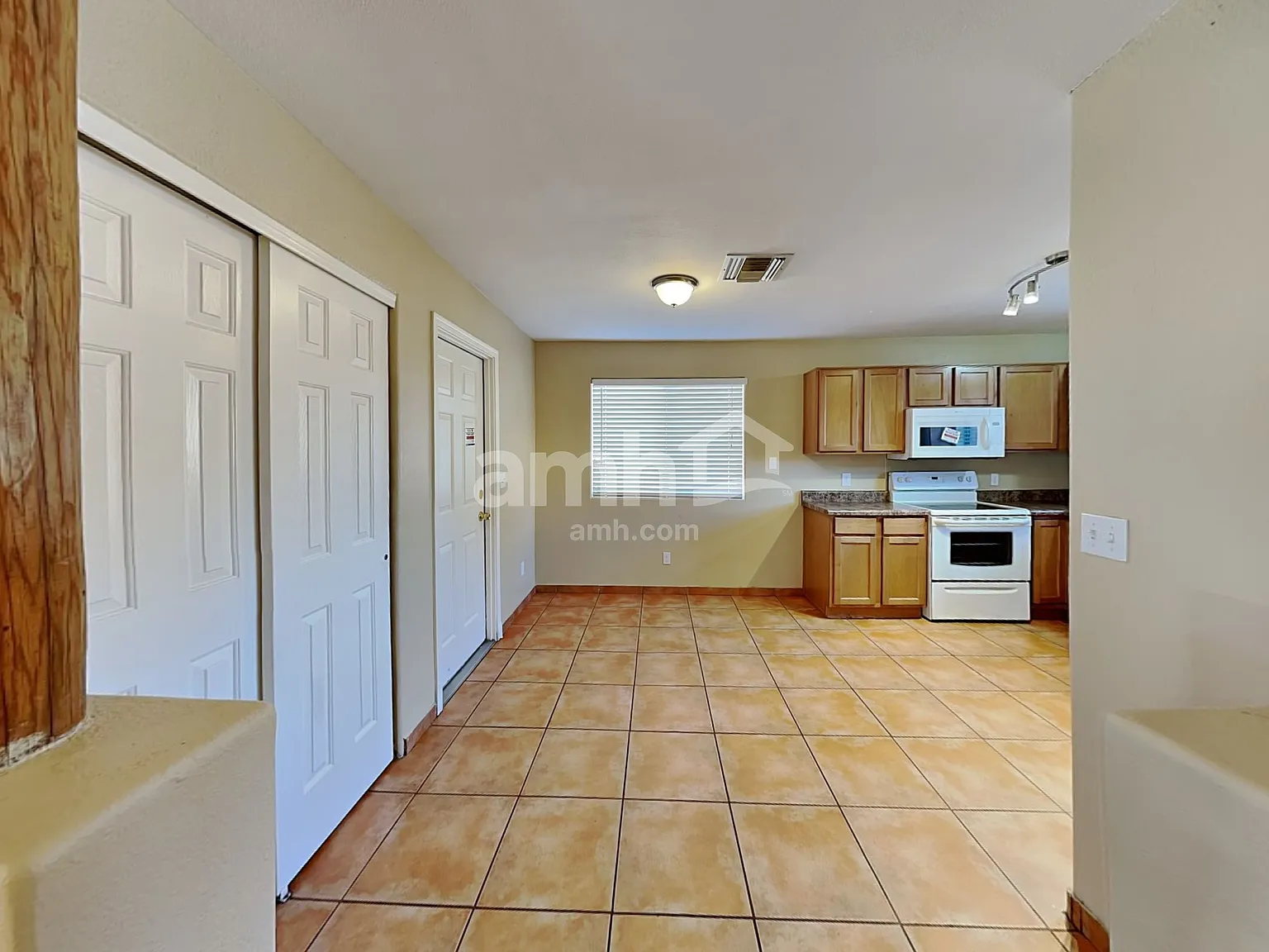 3 bed, 2.0 bath, 1448 sqft, $1,735 — Photo 4