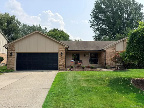 21225 Parklane Rd, Farmington Hills, MI 48335