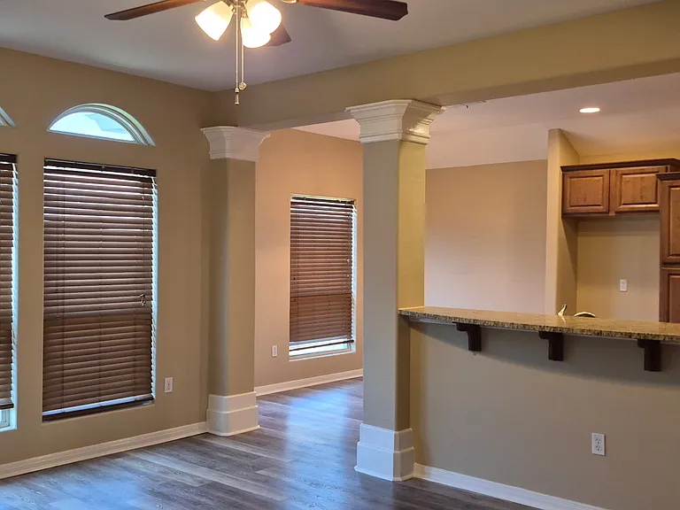 1705 Barlow Trl — Photo 4