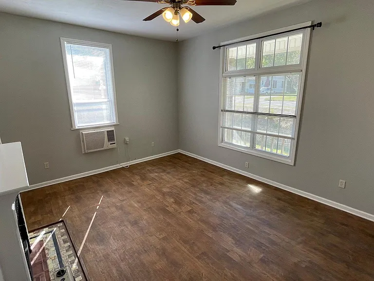 Living Room / Bedroom
