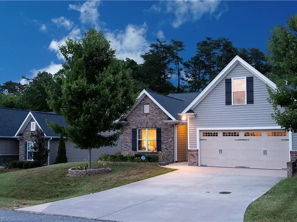 5158 Moseley Dr, Clemmons, NC 27012