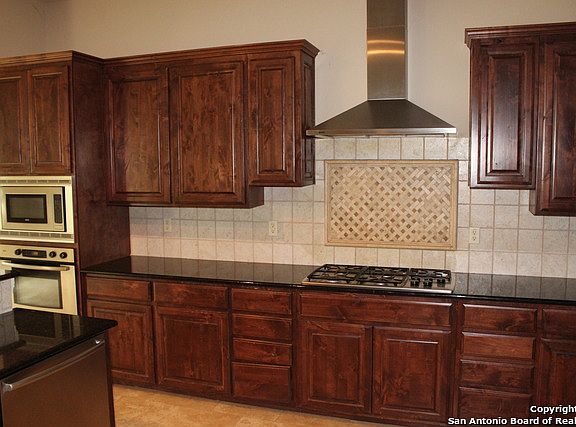 4th image of 9505 Majestic Oak Cir