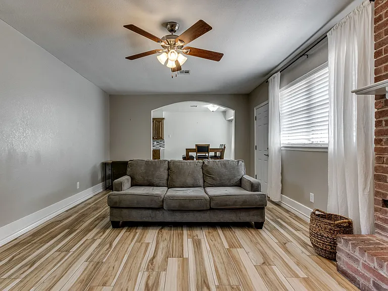 1828 Burnt Oak St — Photo 10