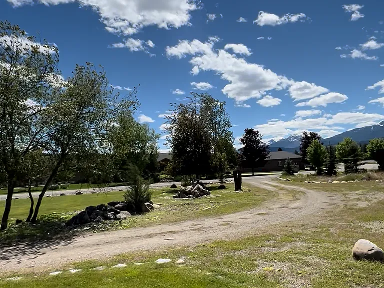 395 Edgewater Dr — Photo 5