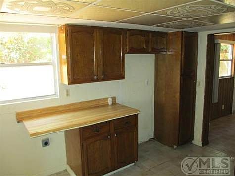 4th image of 819 33rd St