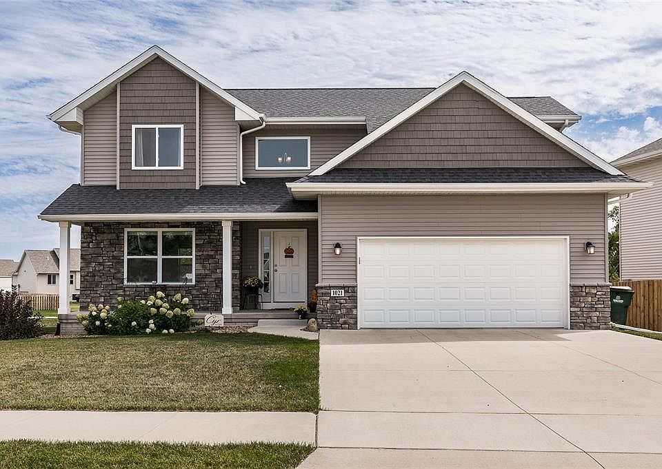 1st image of 1021 Crescent View Dr NE