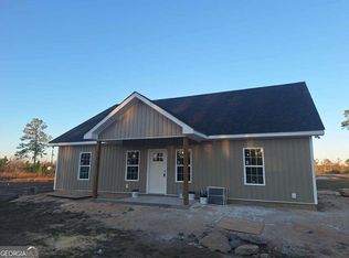 155 Peach Ln, Baxley, GA 31513