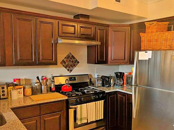 4th image of 71 Skillman Ave #207
