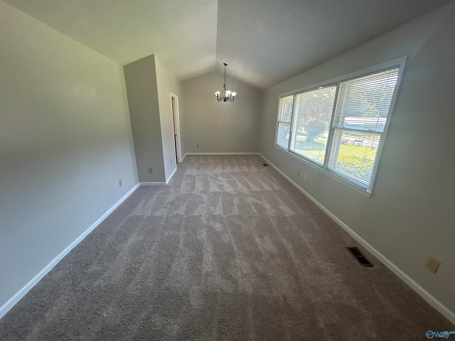 2 bed, 1.5 bath, 1300 sqft, $1,495 — Photo 3
