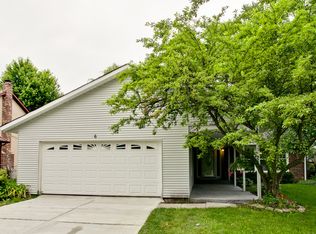6 S Deerpath Dr, Vernon Hills, IL