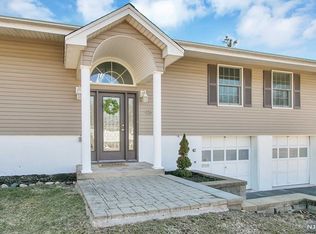 416 Birchtree Ln, Northvale, NJ 07647