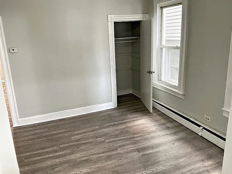 546 Livingston St — Photo 9