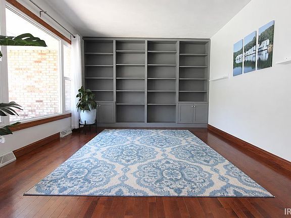3rd image of 55585 Blue Jay Dr