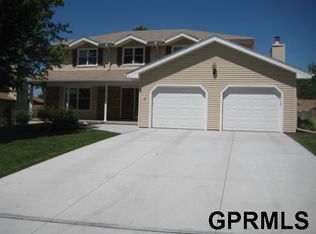 9410 Drexel St, Omaha, NE 68127