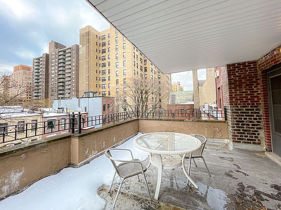 3rd image of 150 W 92nd St APT 4E