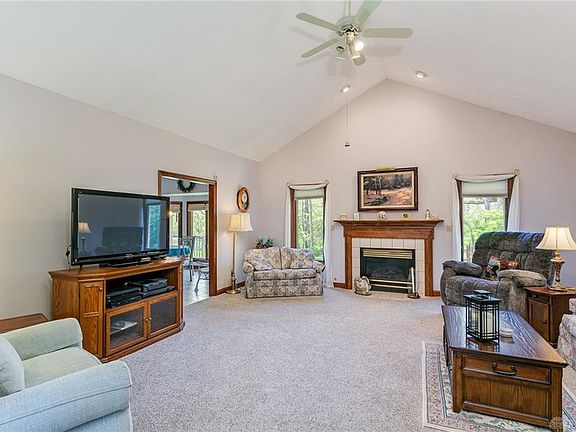 3rd image of 405 Pauly Dr