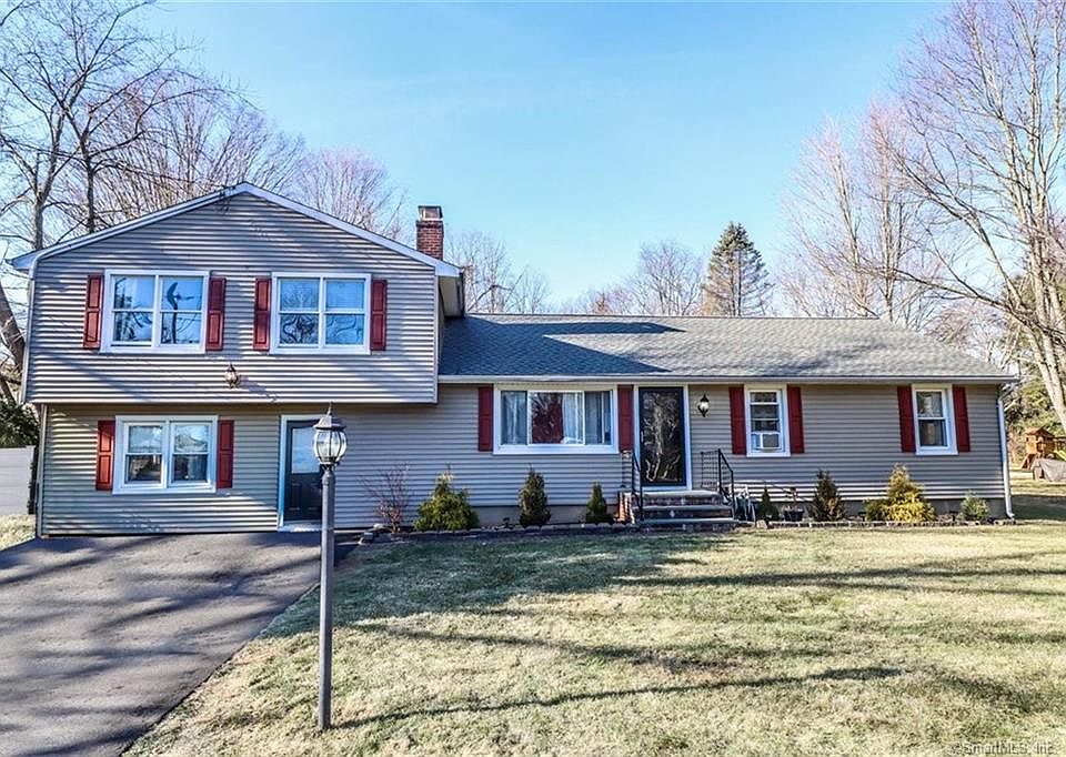 1st image of 15 Rosemary Ln