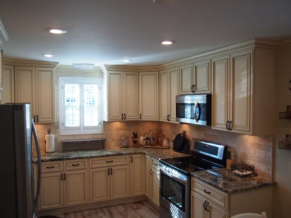 236 N Park Dr, Levittown, PA 19054