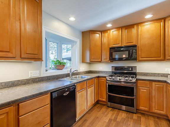 5th image of 580 Hillcrest Blvd