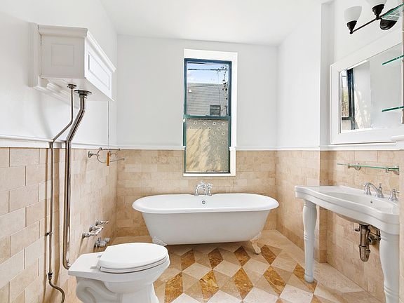 4th image of 464 Hancock St APT 1B