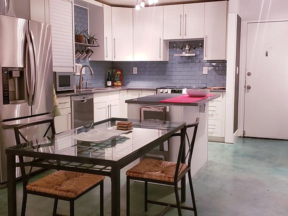 4th image of 1121 Albion St #222