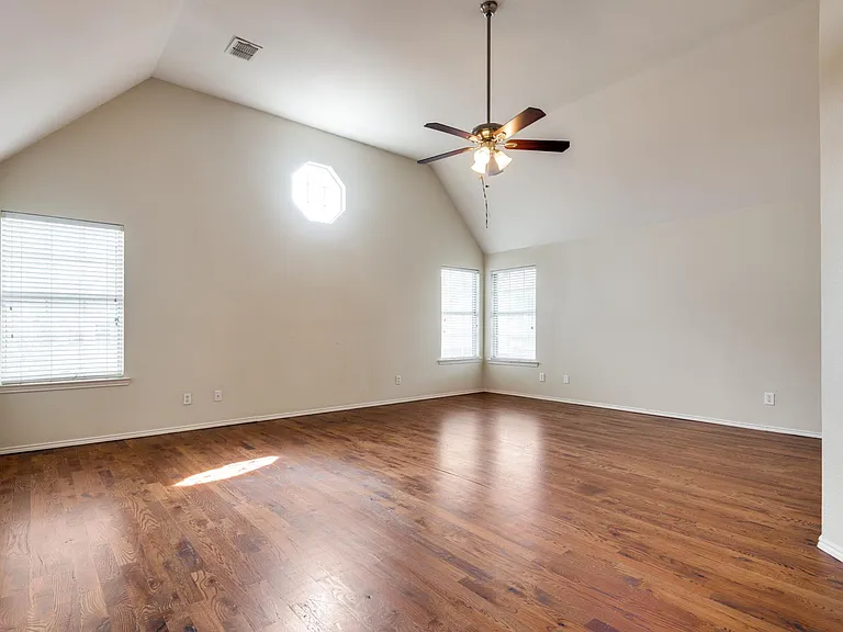 2904 Woods Dr — Photo 8