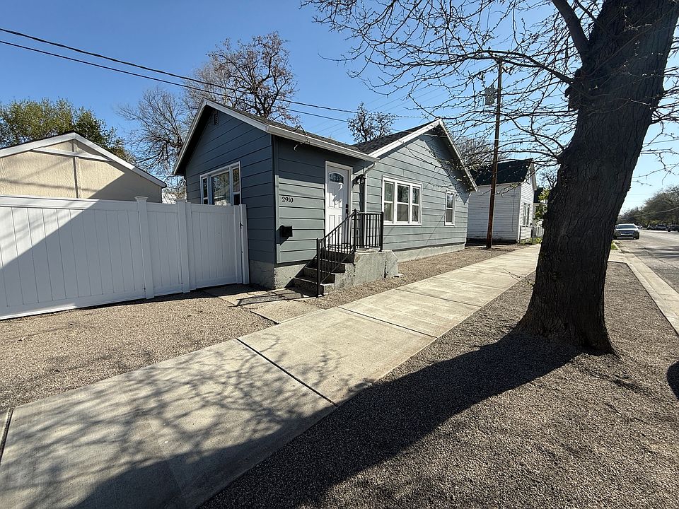 2nd image of 2910 3rd Ave S