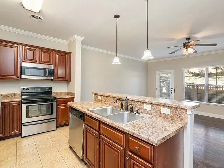 4808 Fountain View Way #H — Photo 10