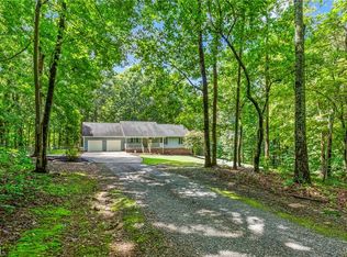 1122 Red Oak Dr, Walnut Cove, NC 27052