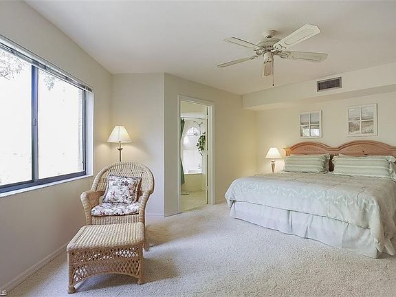 5th image of 586 Beachwalk Cir APT 202