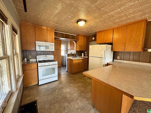 5th image of 1023 Edgewater Ave