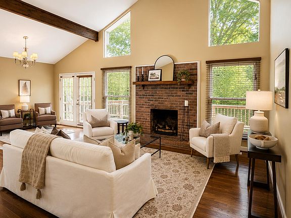 5th image of 210 Winding Creek Cir NW