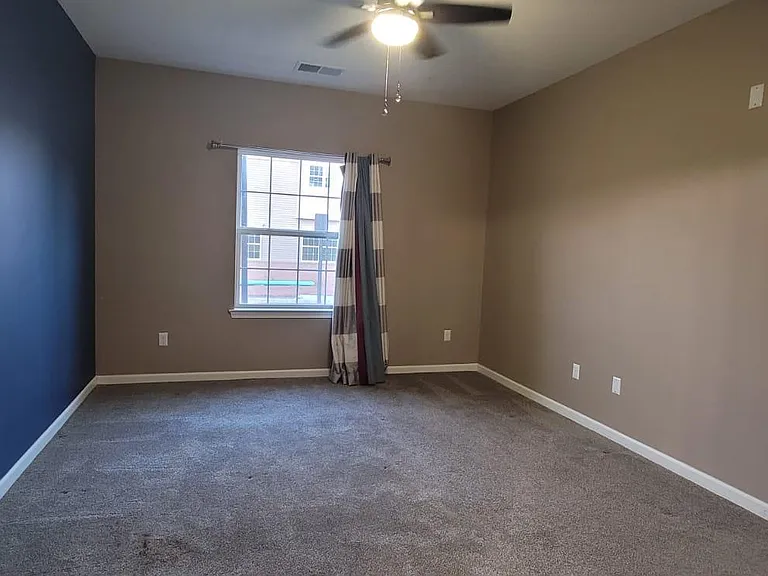 712 Strassle Way — Photo 3