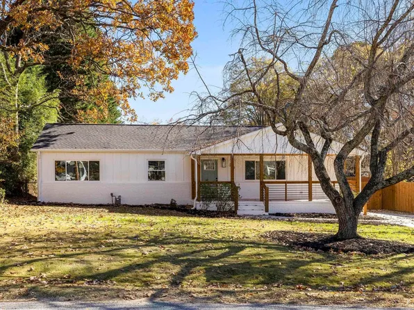 208 Meridian Ave, Taylors, SC 29687