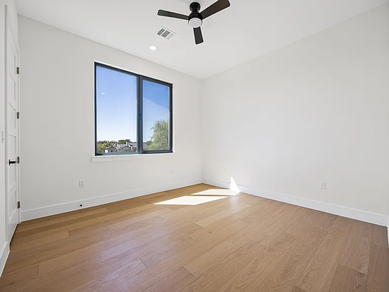 1020 Mountain Leather Dr — Photo 25
