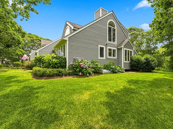 4th image of 7 Meetinghouse Village Way