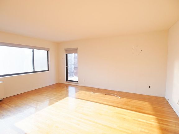 4th image of 353 E 78th St APT 17B