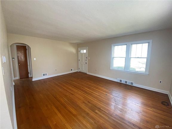 4th image of 85 Omalee Dr