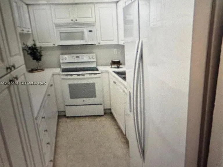 984 W 40th St #2 — Photo 8