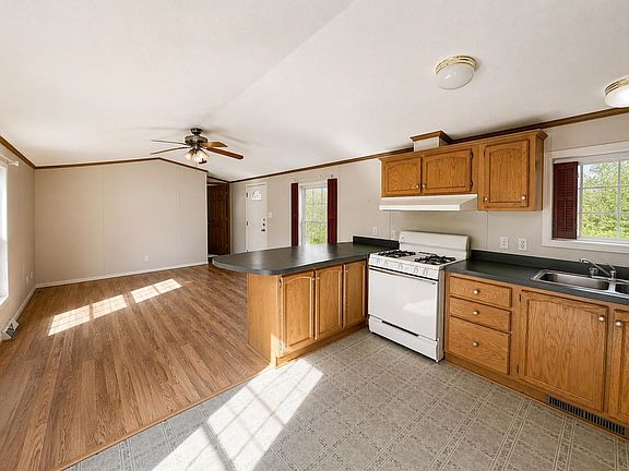2nd image of 15 Lindbergh Avenue